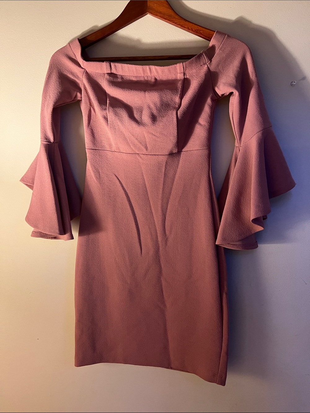 Juniors Off-Shoulder Dusty Pink Bell-Sleeve Dress